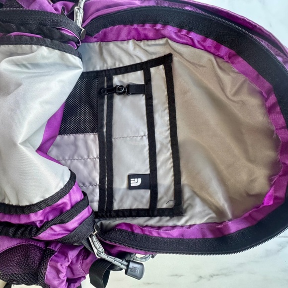 The North Face Recon Backpack hard to find Purple/Great Condition**minor flaw** - Picture 5 of 11